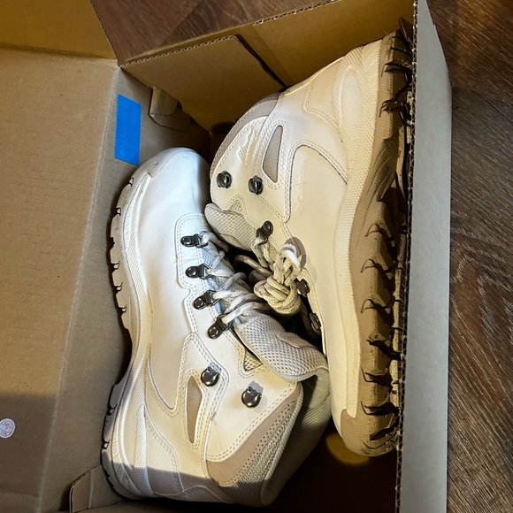 Columbia womens Newton Ridge Plus Hiking Boot - Picture 5 of 6